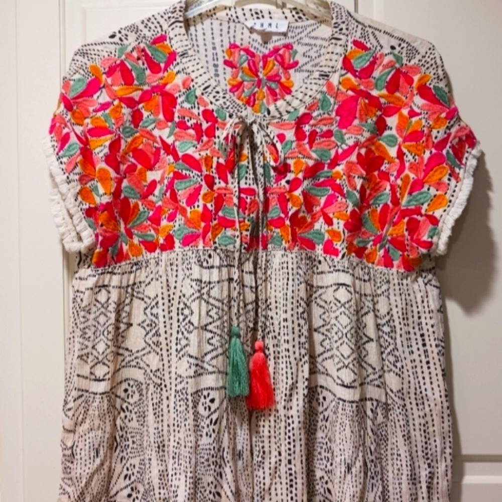 Boutique embroidered Mexican style top